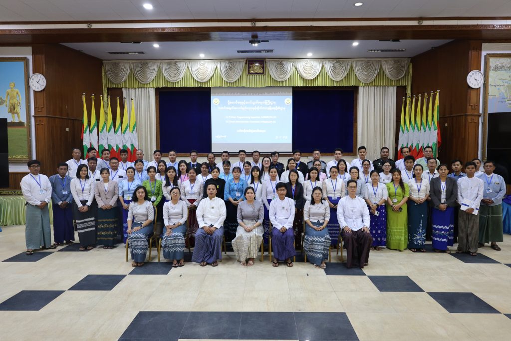 Python Programming Essentials နှင့် Cloud Administration Essentials သင်တန်းများ၏ သင်တန်းဆင်းပွဲ အခမ်းအနား